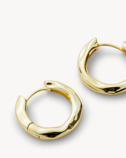 Petite Wavy Hoops in Gold